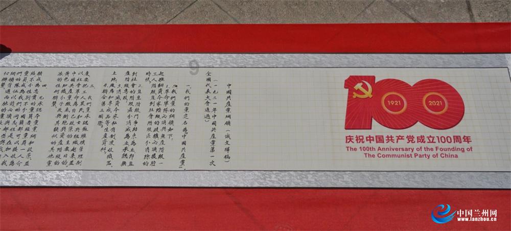 逃离海滩的女孩